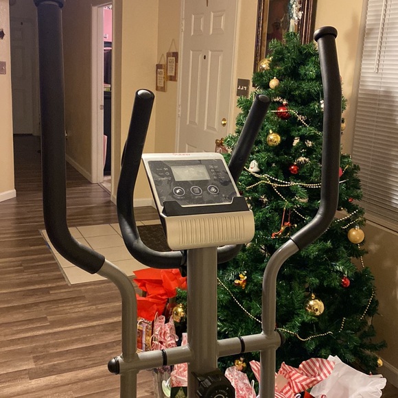 Elliptical Machine - Picture 2 of 4
